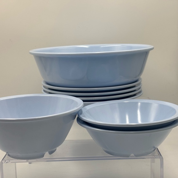 Eight Pices of Powder Blue Malemime Picnic Dishes. Made by Mistral, Canada. - Picture 2 of 8
